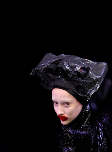 Illustration for article titled Alexander McQueen Fall/Winter 2009: Derelicte In Wonderland